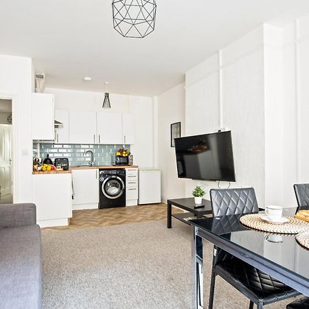 The Sand Bank - Flat 1, Cosy, Central Bournemouth, Sleeps 4, 7 Min From The Beach, Pet Friendly, Parking, Wifi, Kitchen,Washer,Private Exit Exterior photo
