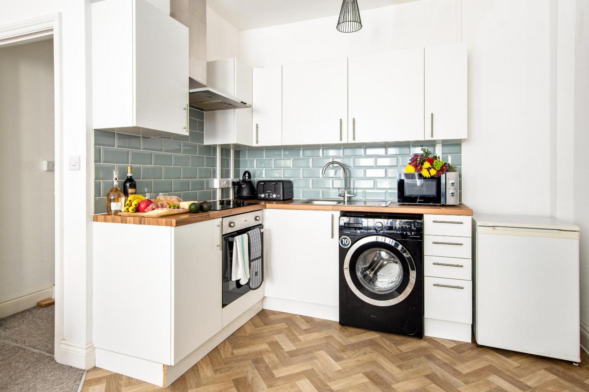 The Sand Bank - Flat 1, Cosy, Central Bournemouth, Sleeps 4, 7 Min From The Beach, Pet Friendly, Parking, Wifi, Kitchen,Washer,Private Exit Exterior photo