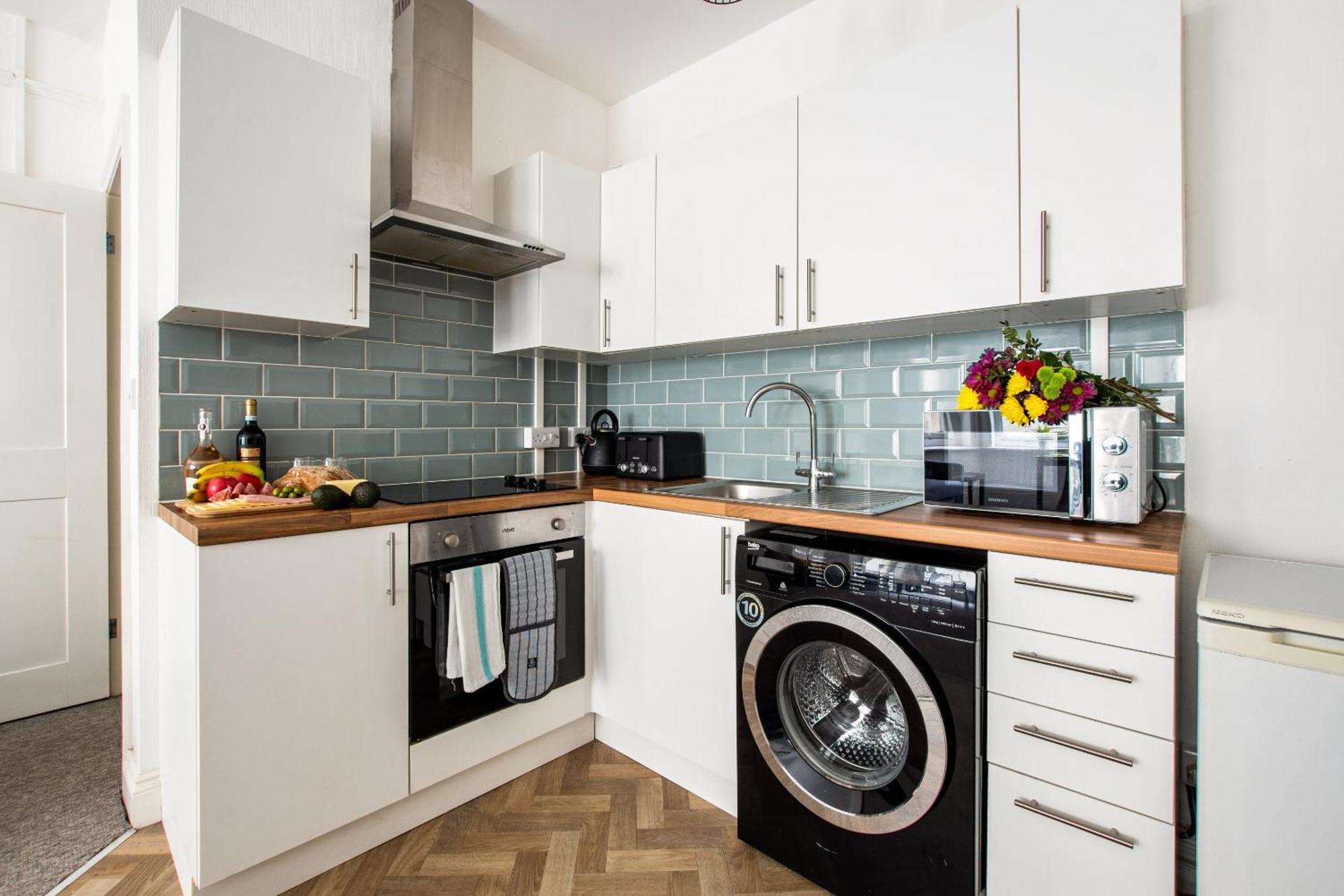 The Sand Bank - Flat 1, Cosy, Central Bournemouth, Sleeps 4, 7 Min From The Beach, Pet Friendly, Parking, Wifi, Kitchen,Washer,Private Exit Exterior photo