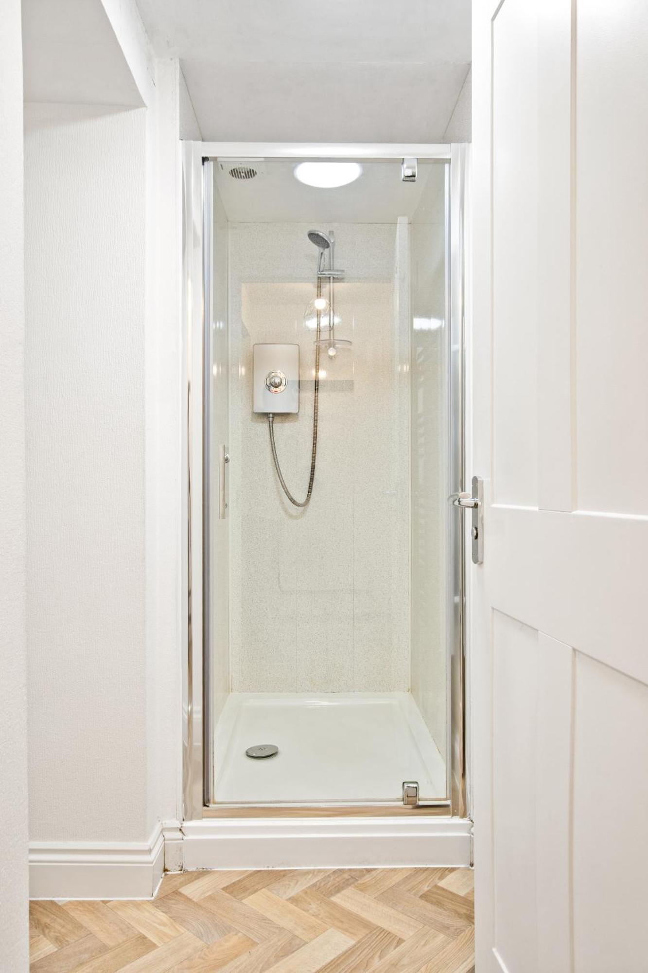 The Sand Bank - Flat 1, Cosy, Central Bournemouth, Sleeps 4, 7 Min From The Beach, Pet Friendly, Parking, Wifi, Kitchen,Washer,Private Exit Exterior photo